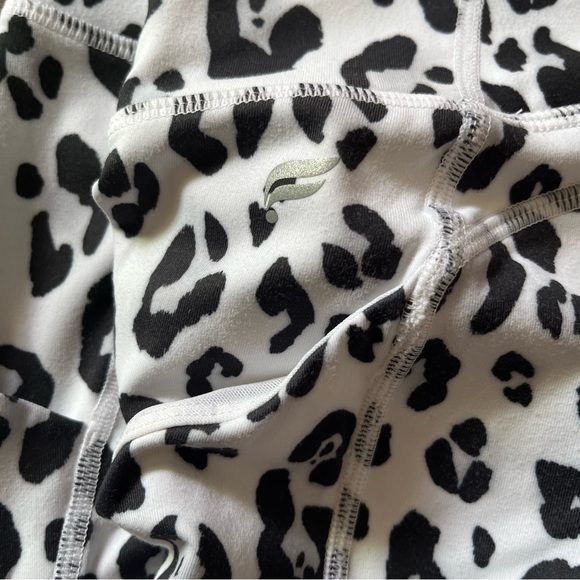 Fabletics PureLuxe Snow Leopard Leggings size Small - Picture 3 of 3